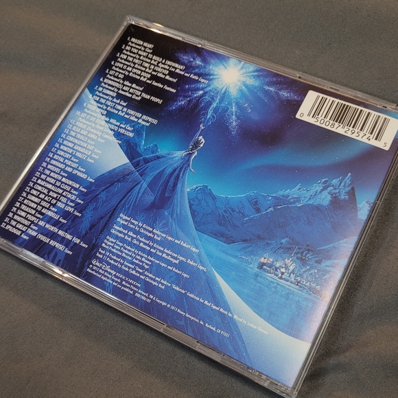 ✨️3/$15✨️ Disney Frozen Soundtrack CD with Blue Cover - Picture 3 of 5